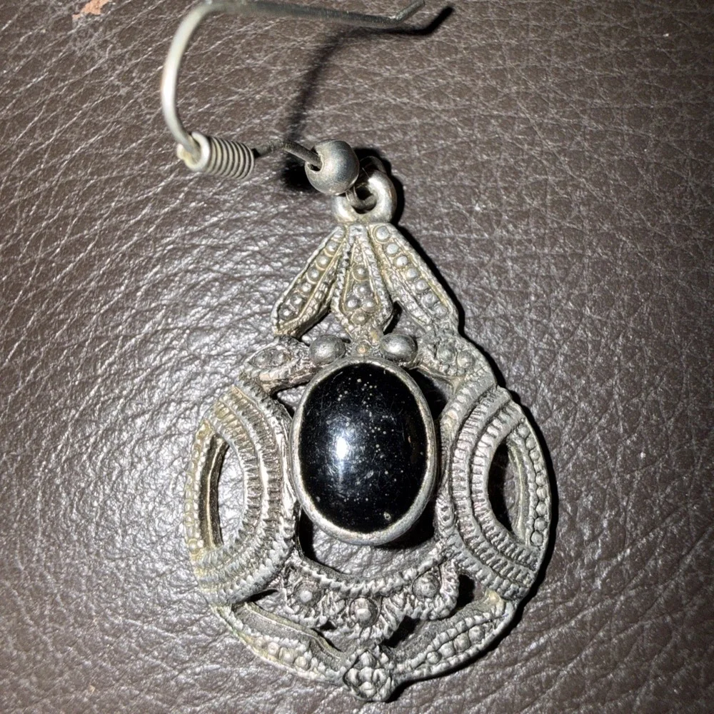 Vintage Silver Toned and Black Stone Dangle Earrings. 33